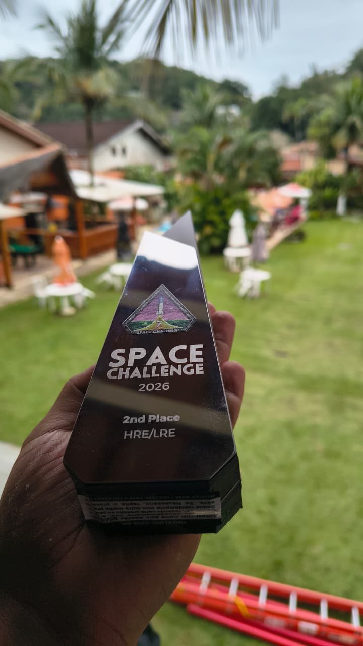 Trofeo de segundo lugar del Latin American Space Challenge 2026